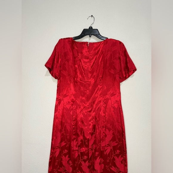Down Joy Fashions / Elegant Red Floral Dress/ Size 8 - Picture 4 of 8